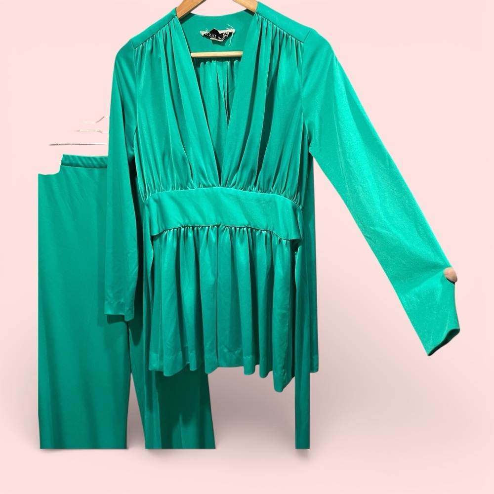 Vintage 70s Henry Singer flowy green polyester slinky pantsuit 2 piece set USA